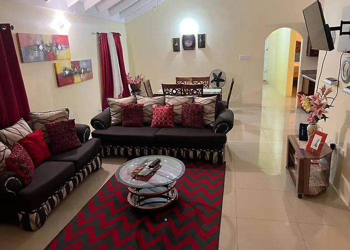 Luxurious 3-bedroom House In With Private Entrance Сasa de vacaciones