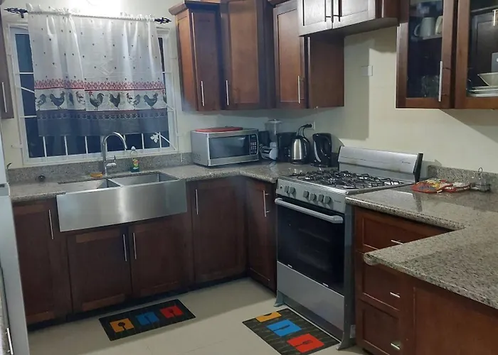 Luxurious 3-bedroom House In With Private Entrance *