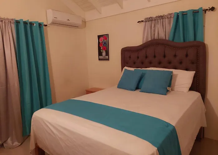 Сasa de vacaciones Luxurious 3-bedroom House In With Private Entrance *