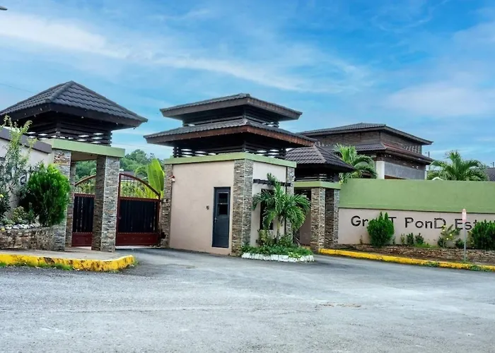 Luxurious 3-bedroom House In With Private Entrance